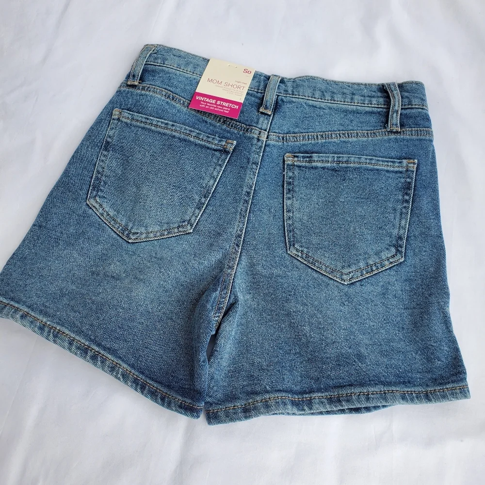 SO High-Rise Distressed Mom Shorts Size 5 - Picture 9 of 13